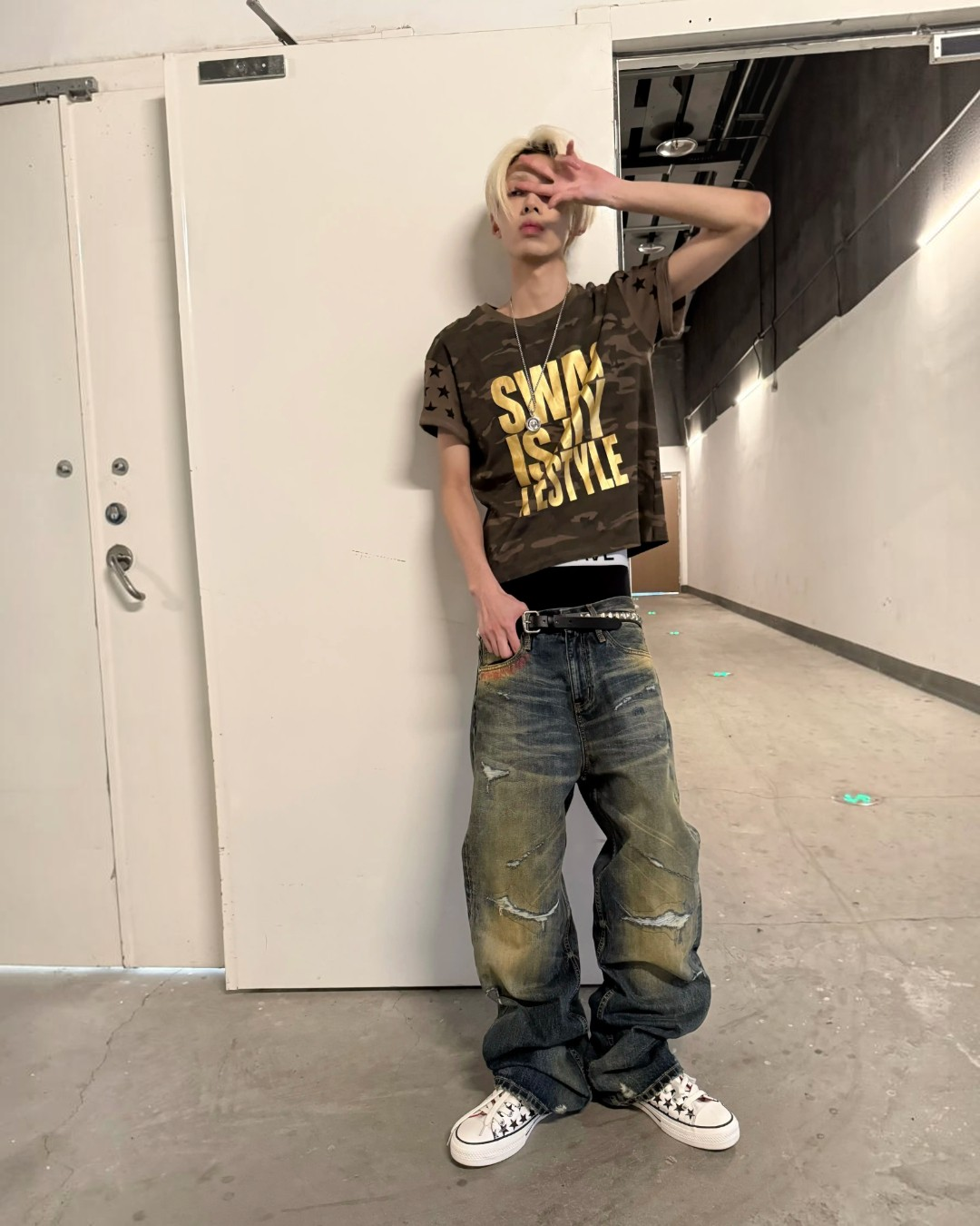 Distressed straight-fit jeans in olive-green wash, whiskering and knee rips