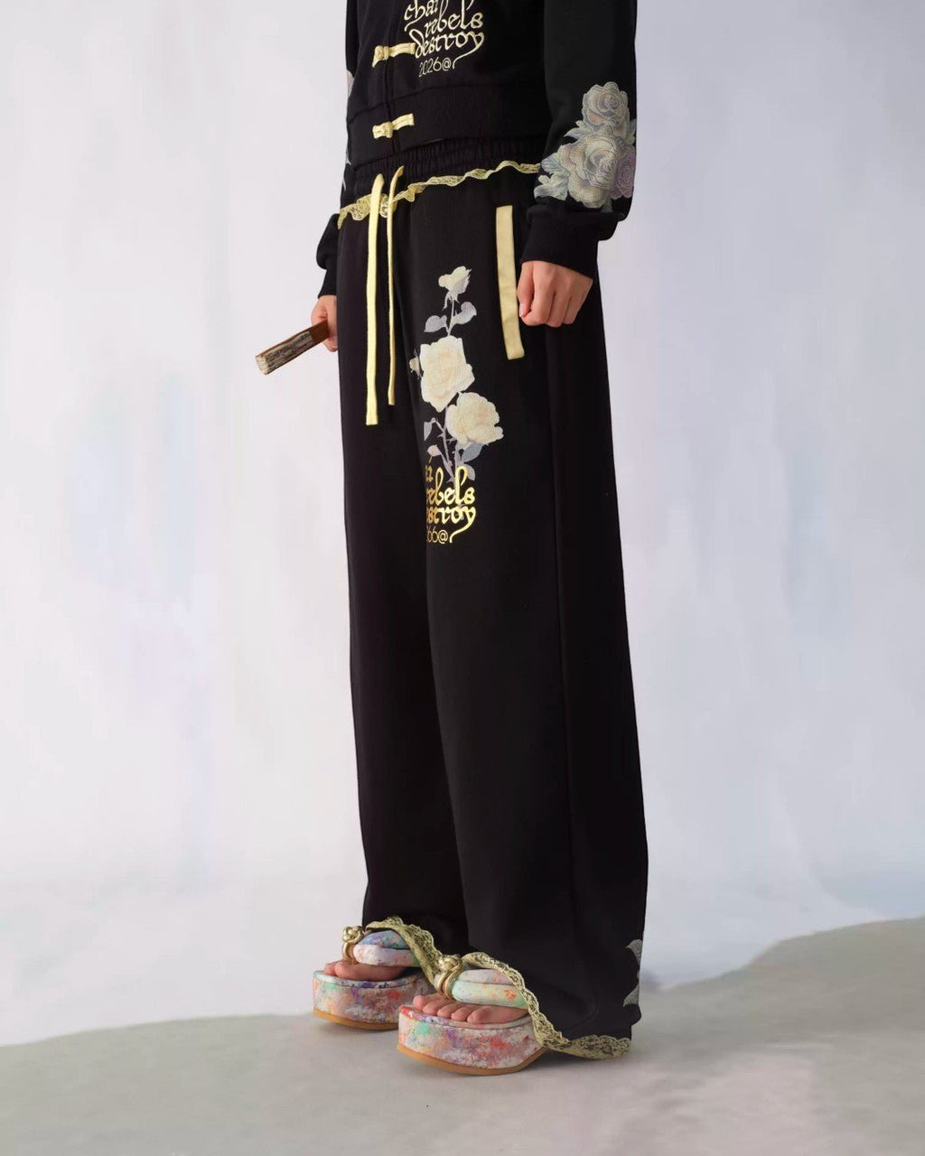 CHAI 26AW Yellow Rose Lace-Trim Graphic Wide-Leg Sweatpants - SWAGLAB