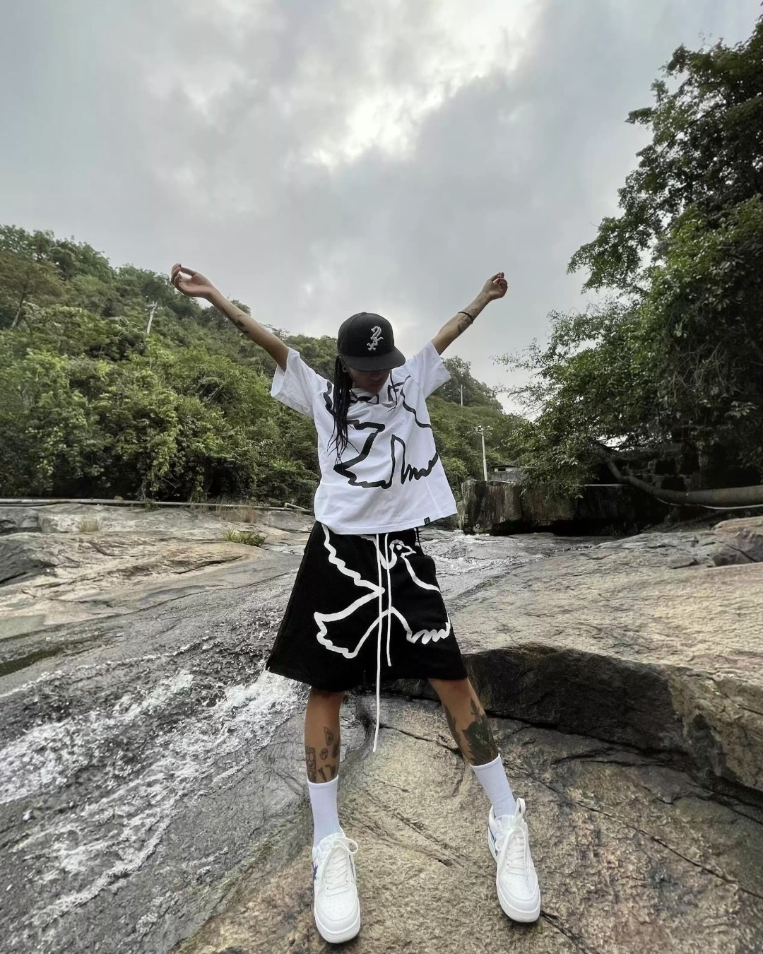 Dove Outline Shorts